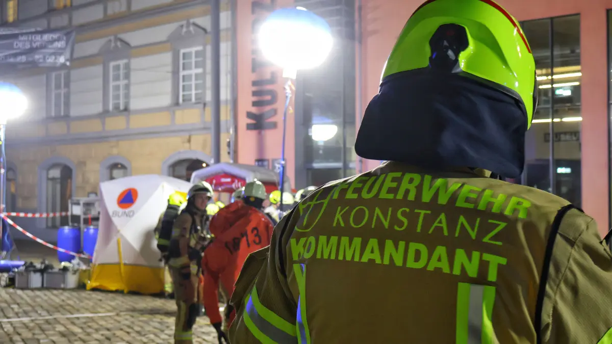Unbekannter Stoff verletzt mehrere Menschen im Konstanzer Kulturzentrum und löst einen Großeinsatz am Mittwochabend aus.
