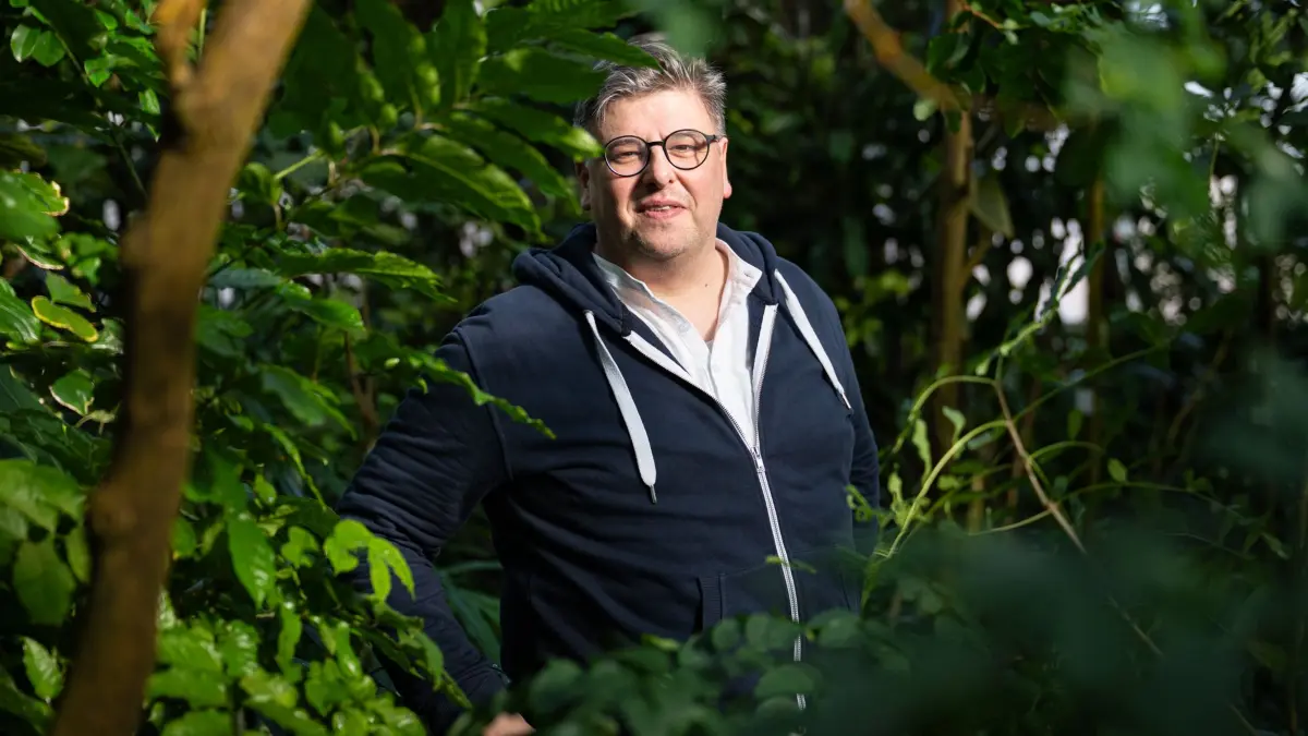 Daniel Lede Abal, Grünen-Kandidat Landtagswahl Baden-Württemberg 2026, hier im Gewächshaus im Neuen Botanische Garten