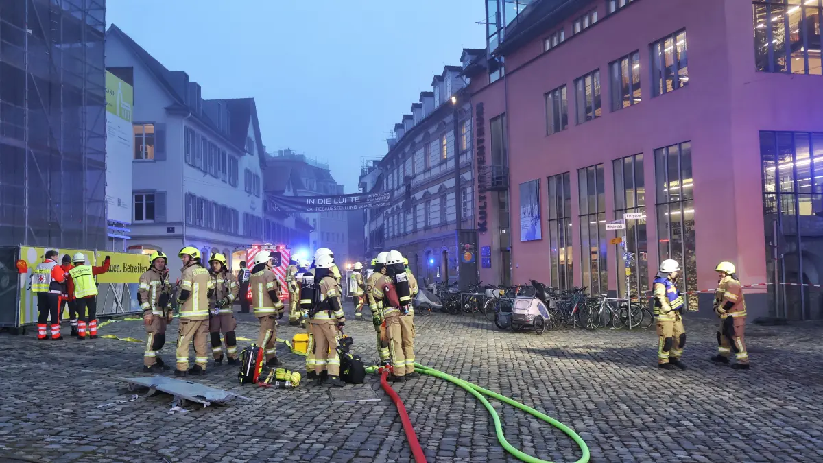 Unbekannter Stoff verletzt mehrere Menschen im Konstanzer Kulturzentrum und löst einen Großeinsatz am Mittwochabend aus.