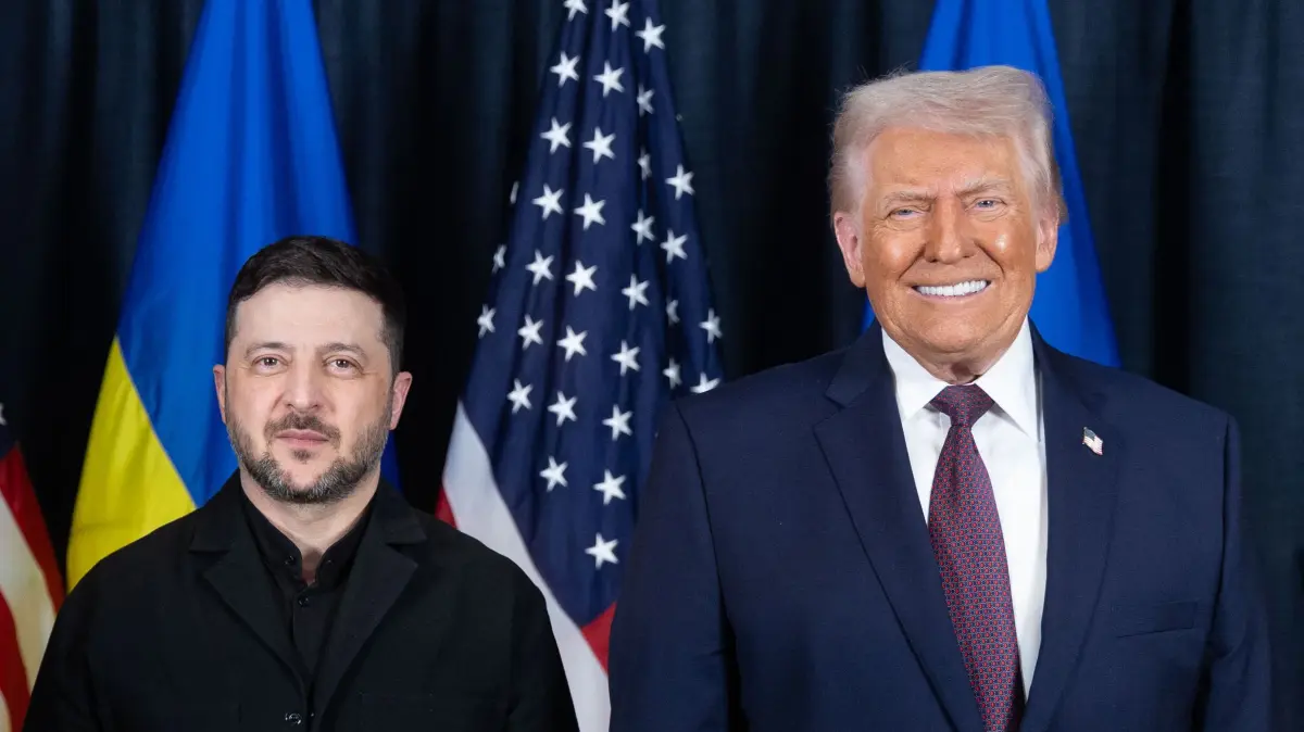 In this handout photograph taken and released by the Ukrainian Presidential Press Service on January 22, 2026, Ukraine's President Volodymyr Zelensky (L) and US President Donald Trump pose for a photo during their meeting on the sidelines of the World Economic Forum (WEF) annual meeting in Davos. (Photo by Handout / UKRAINIAN PRESIDENTIAL PRESS SERVICE / AFP) / RESTRICTED TO EDITORIAL USE - MANDATORY CREDIT "AFP PHOTO / UKRAINIAN PRESIDENTIAL PRESS SERVICE" - NO MARKETING NO ADVERTISING CAMPAIGNS - DISTRIBUTED AS A SERVICE TO CLIENTS
