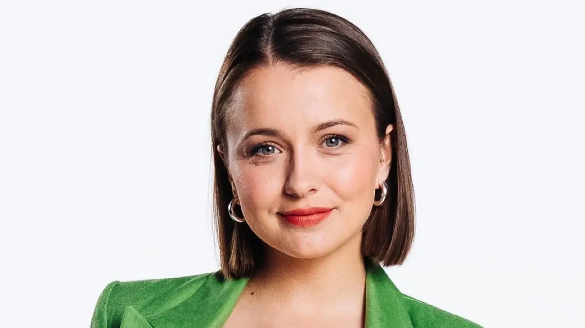 Lucie (Julia Wiedemann) feiert ihr überraschendes Comeback bei AWZ.
