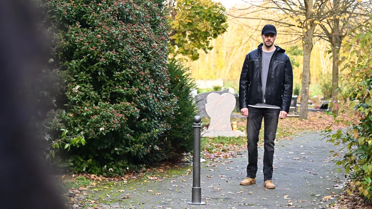 Mika (Daniel Noah) taucht plötzlich in Essen auf.