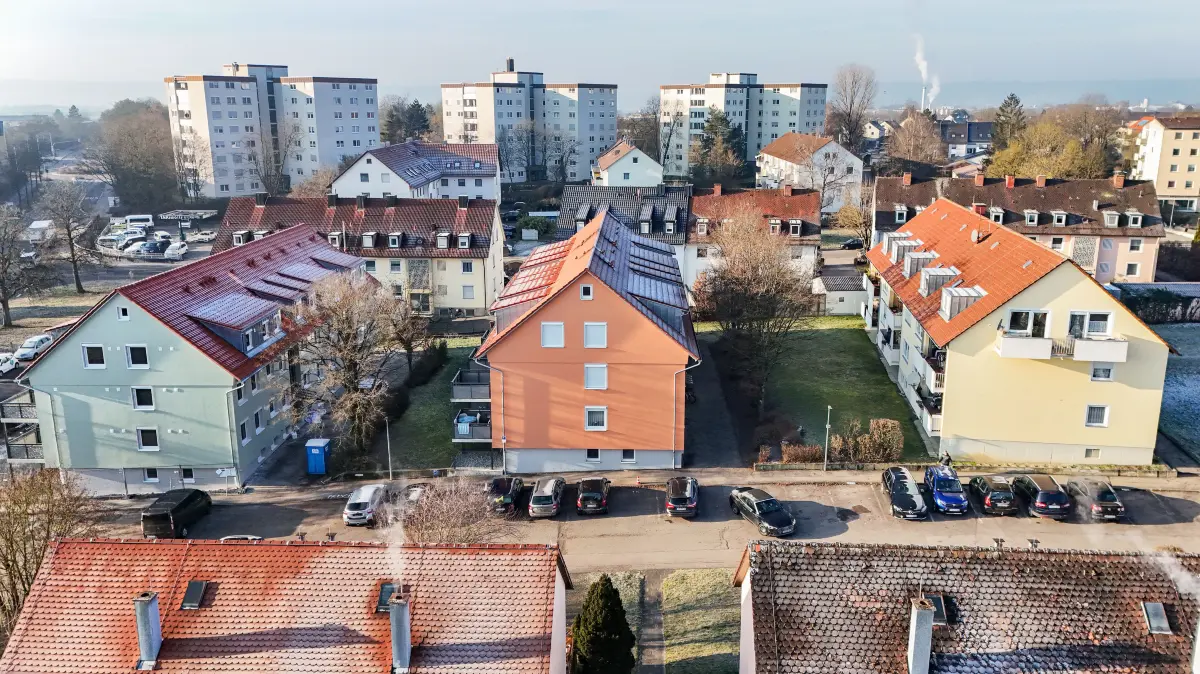 Marienburger Weg auf dem Reifenhof in Schwäbisch Hall. Es sind Mehrfamilienhäuser / Wohnungen der Hospitalstiftung - Stiftung Hospital zum Heiligen Geist.