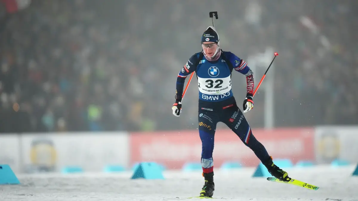 Biathlon Weltcup in Tschechien: 23.01.2026, Tschechien, Nove Mesto na Morave: Biathlon: Weltcup in Tschechien, 12,5 km Einzel, Frauen, Justine Braisaz-Bouchet aus Frankreich in Aktion auf der Strecke. Foto: Petr David Josek/AP/dpa +++ dpa-Bildfunk +++