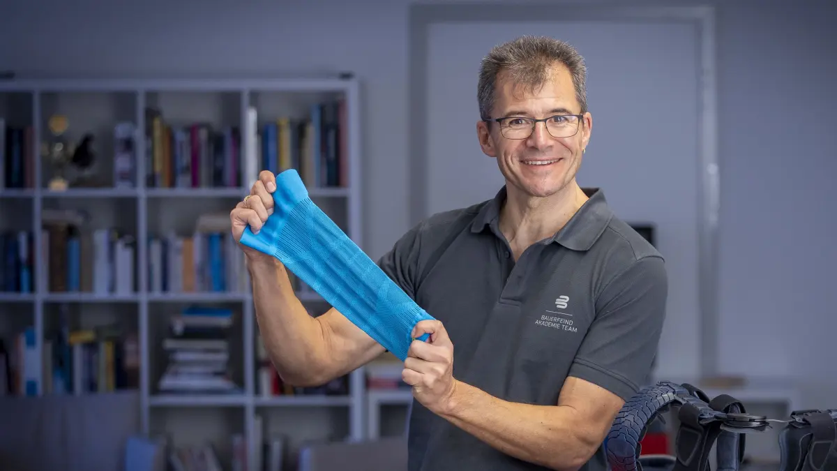 Alexander Lehle aus Illerkirchberg begleitet als Orthopädiemechaniker die Olympischen Spiele nun zum 3. Mal. In Mailand/Cortina macht er die Hilfsmittelversorgung für die verletzten Athleten.