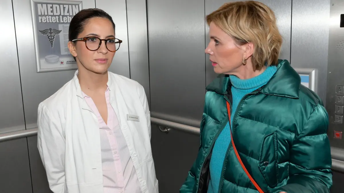 Laura (Chryssanthi Kavazi) ist kalt erwischt, als sie bei ihren Nachforschungen im Krankenhaus plötzlich von Yvonne (Gisa Zach) unterbrochen wird.