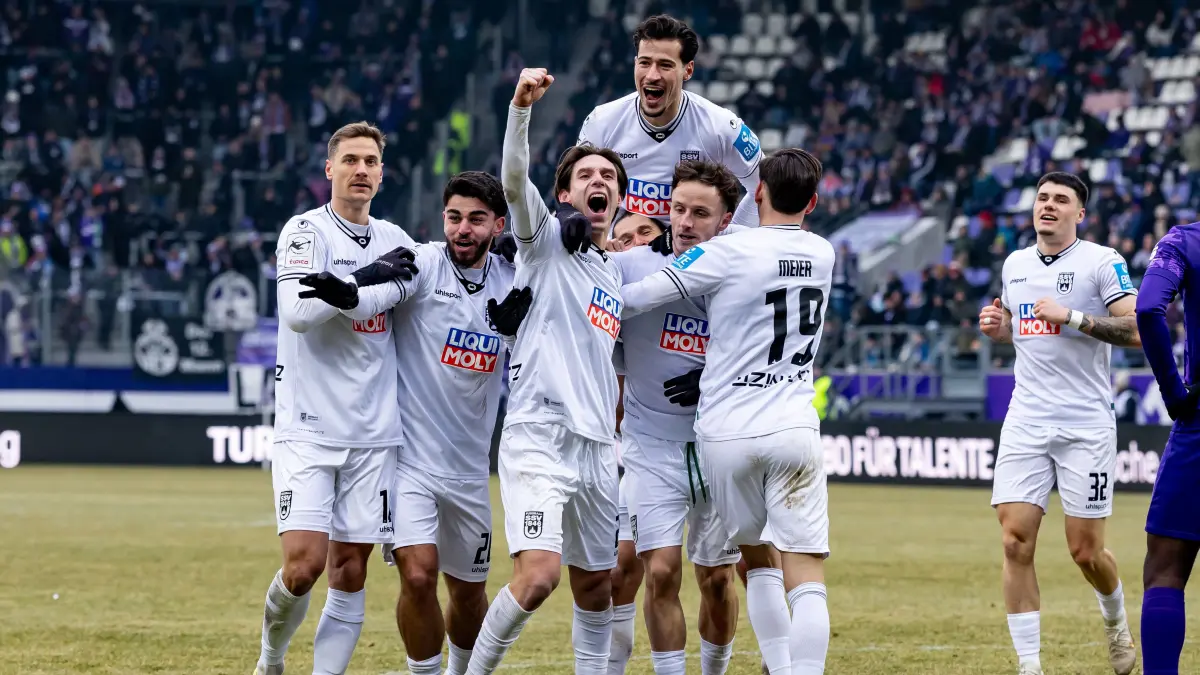24.01.2026, Fussball, Saison 2025/2026, 3. Liga, eins Erzgebirgsstadion Aue Bad-Schlema, 21. Spieltag, FC Erzgebirge Aue - SSV Ulm 1846 Fußball, Torjubel zum 0-2 durch 20 Mirnes Pepić (SSV Ulm 1846 Fußball). Team Mannschaft SSV Ulm 1846 Fußball
Foto: Lucca Fundel