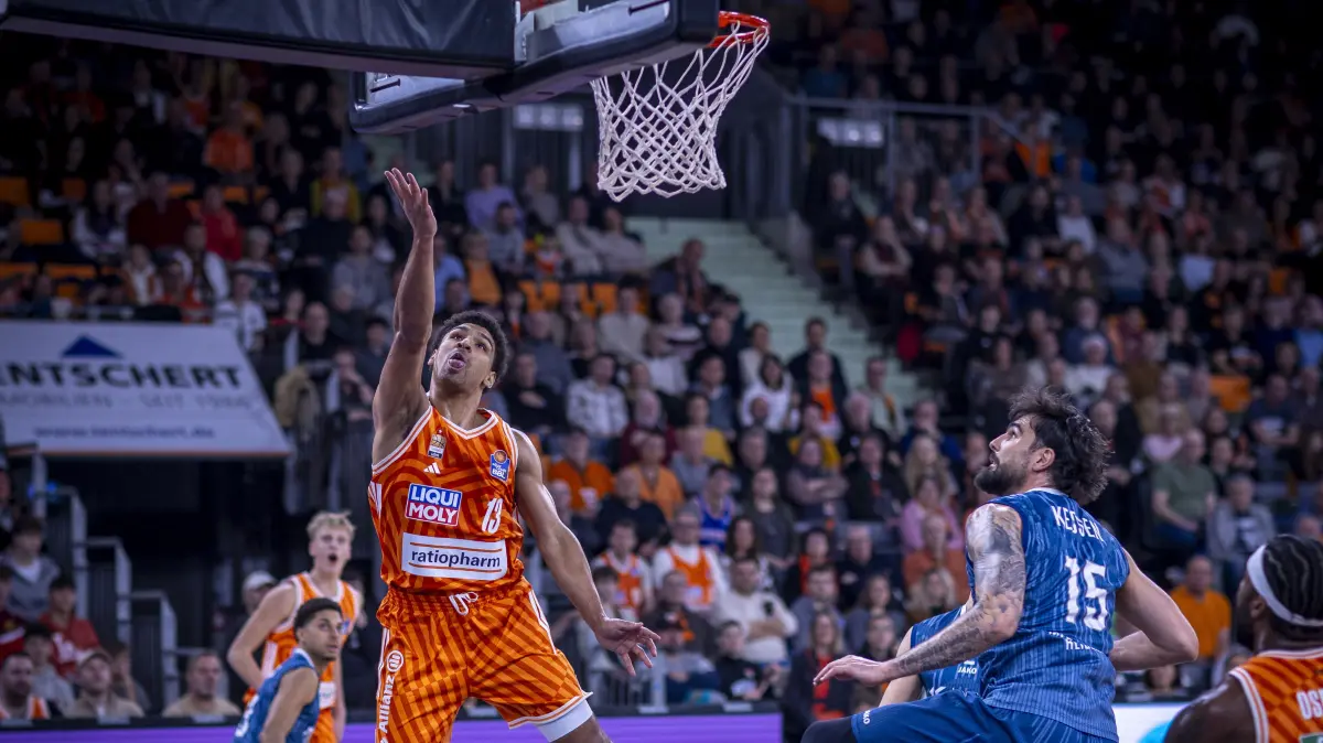 Basketball-Bundesliga: - Ratiopharm Ulm orange gegen Heidelberg blau