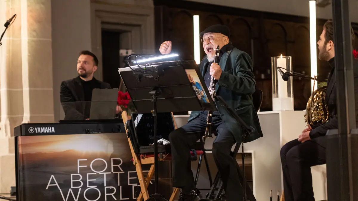 Konzert mit dem Klarinettisten Giora Feidman und dem iranischen Komponisten Majid Montazer, die ihr Programm „For a Better World“ in der Oberhofenkirche präsentieren