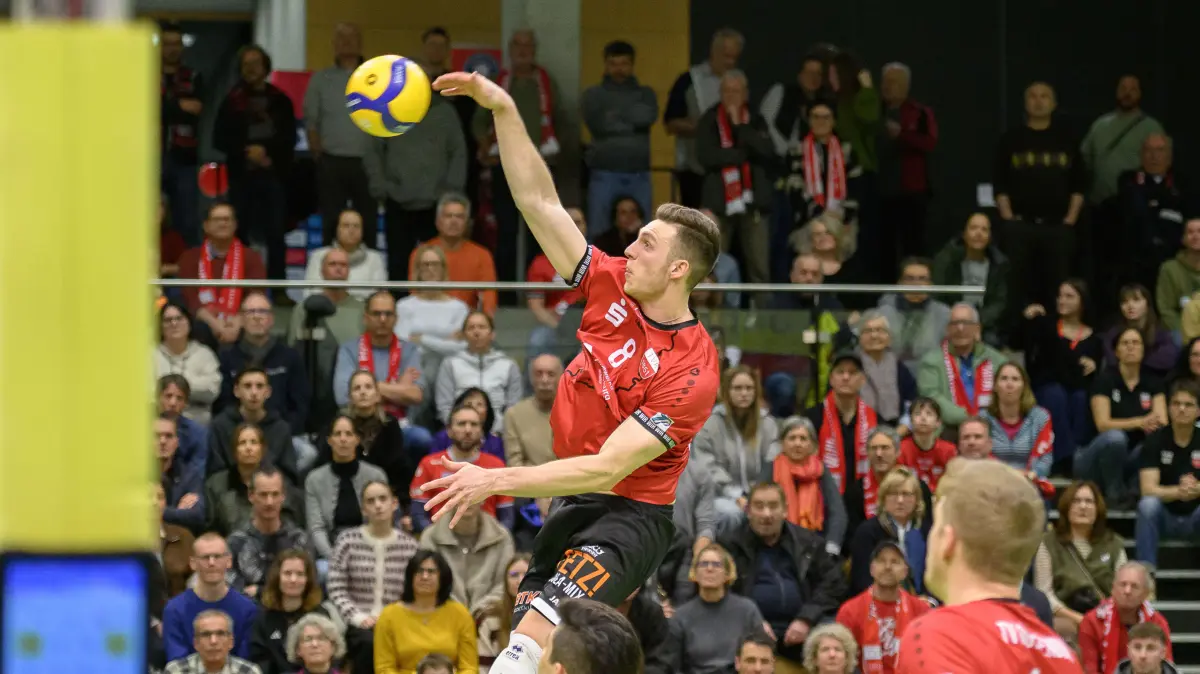 TV Rottenburg vs. TSV Muehldorf, Volleyball, 2. Bundesliga Sued, 15. Spieltag, Spiel 5592, Saison 2025/2026, 24.01.2026: im Angriff: Niklas Lichtenauer (TV Rottenburg, #08)
TV Rottenburg vs. TSV Muehldorf, Volleyball, 2. Bundesliga Sued, 15. Spieltag, Spiel 5592, Saison 2025/2026, 24.01.2026,
Foto: Eibner-Pressefoto/Ralph Kunze