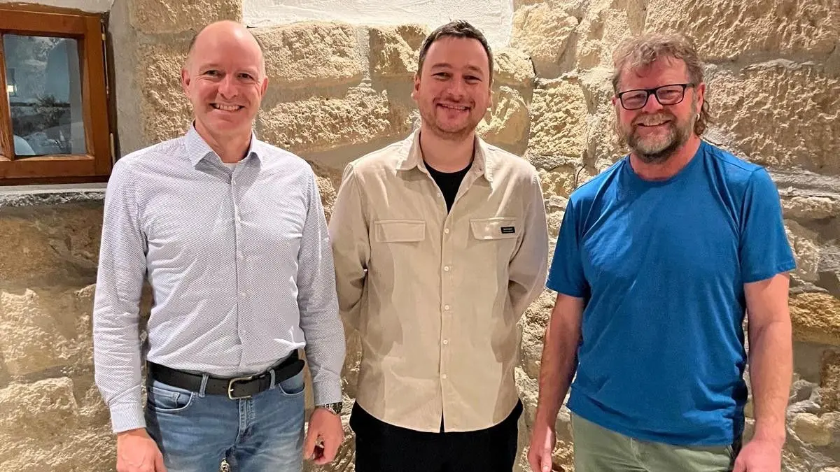 Führungswechsel bei der Rangendinger Vereinsgemeinschaft: Jägi-Chef Hansi Schilling (rechts) löst Ralf Dieringer vom Schützenverein (Mitte) ab. Bürgermeister Manfred Haug dankte beiden für ihr Engagement.