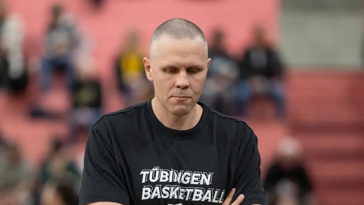 GER, Tigers Tuebingen vs. BG Goettingen, Basketball, Herren, Barmer 2. Basketball Bundesliga, ProA, 19. Spieltag, Spielzeit 2025/2026, 24.01.2026: Henrik Sonko (Tigers Tuebingen,Trainer, Cheftrainer, Headcoach).
GER, Tigers Tuebingen vs. BG Goettingen, Basketball, Herren, Barmer 2. Basketball Bundesliga, ProA, 19. Spieltag, Spielzeit 2025/2026, 24.01.2026,
Foto: Eibner-Pressefoto/Wolfgang Frank