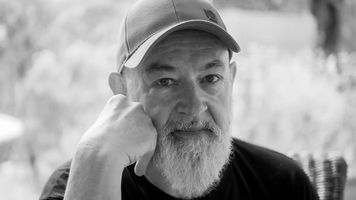 „Badesalz“ - Gerd Knebel: 23.05.2018, Hessen, Rodgau: Gerd Knebel vom hessischen Komiker-Duo "Badesalz" während eines Interviews. (zu dpa: «Badesalz-Comedian Gerd Knebel gestorben») Foto: Andreas Arnold/dpa +++ dpa-Bildfunk +++