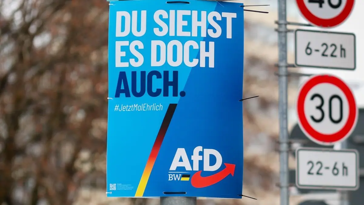 Wahlplakate zur Landtagswahl in Baden-Württemberg: 26.01.2026, Baden-Württemberg, Stuttgart: Wahlplakate zur Landtagswahl 2026 der Parteien CDU (o), AfD (M) und Bündnis 90/Die Grünen (u) hängen in der Stuttgarter Innenstadt. Foto: Christoph Schmidt/dpa - ACHTUNG: Nur zur redaktionellen Verwendung im Zusammenhang mit der aktuellen Berichterstattung über die Landtagswahl 2026 in Baden-Württemberg +++ dpa-Bildfunk +++