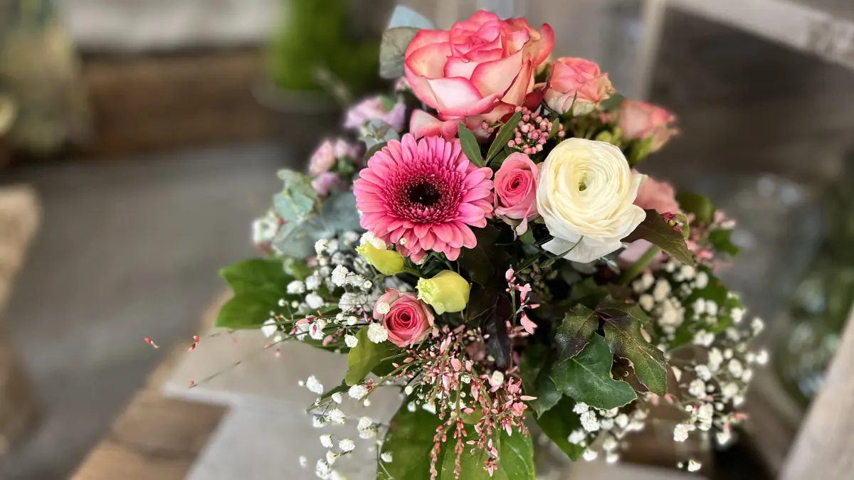Wer möchte, bekommt als Alters- oder Hochzeitsjubilar in Ammerbuch auch weiter einen Blumenstrauß von der Bürgermeisterin.