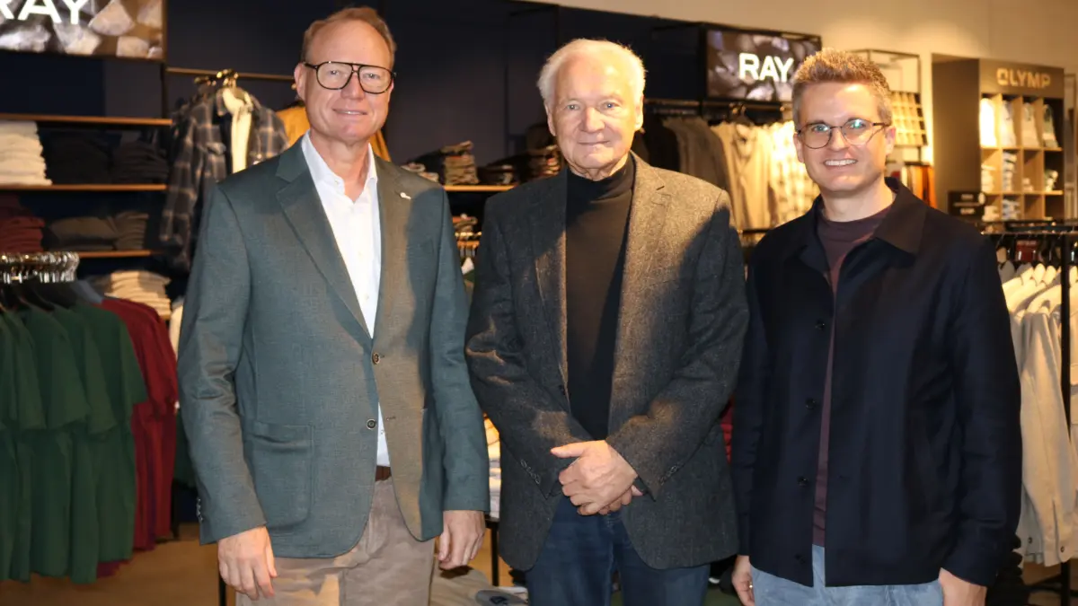 Thomas und Martin Röther sowie Fabian Messner sind vom "Modepark Röther"-Konzept überzeugt. Aktuell konzentrieren sich die Bemühungen der Geschäftsführer auf der Integration der Adler Märkte.