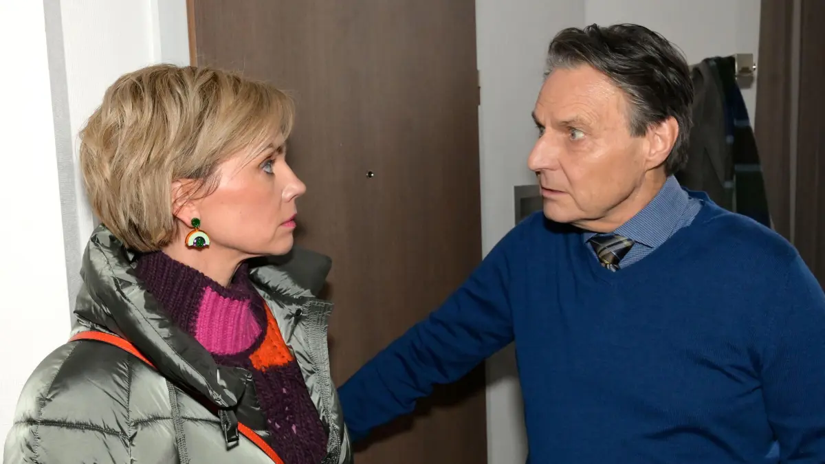 Jo Gerner (Wolfgang Bahro) will Yvonne (Gisa Zach) in der Auseinandersetzung mit Zoe nicht unterstützen und wirft sie raus.