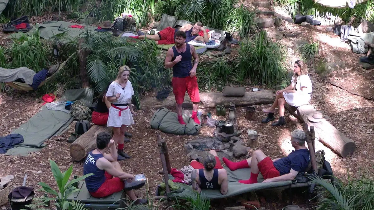 Zwölf Kandidatinnen und Kandidaten kämpfen im „Dschungelcamp“ von RTL um 100.000 Euro.