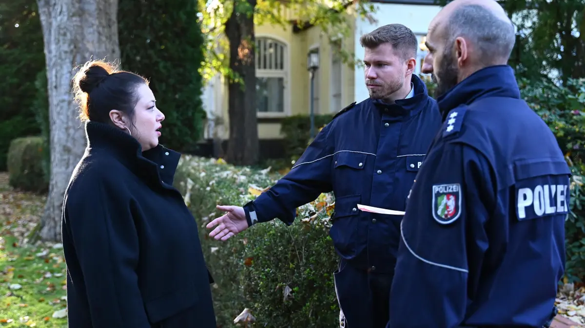 Vor den Augen ihres Sohnes zieht sich die Schlinge um Vanessas (Julia Augustin) Hals zu. Plötzlich bekommt die Steinkamp-Tochter Besuch von der Polizei.