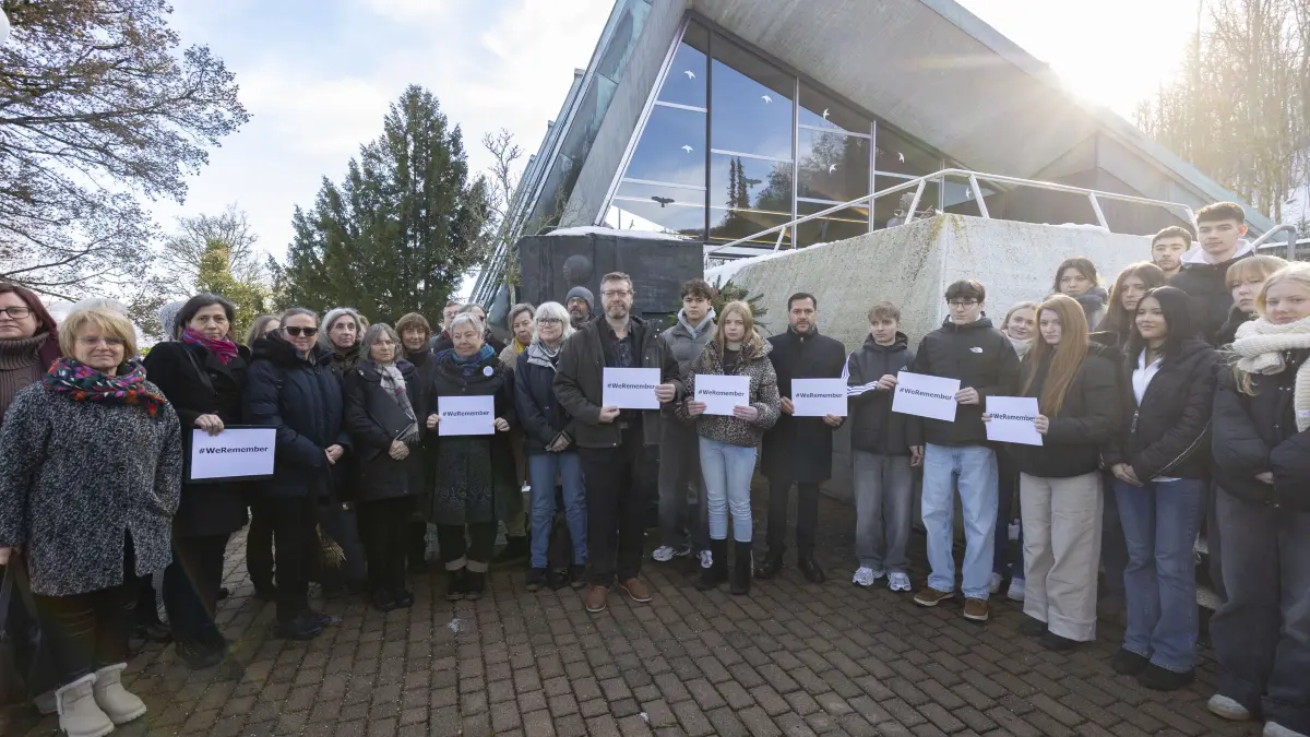 Gedenkveranstaltung und Kranzniederlegung zum Holocaust-Gedenktag auf dem Friedhof Heiligenäcker