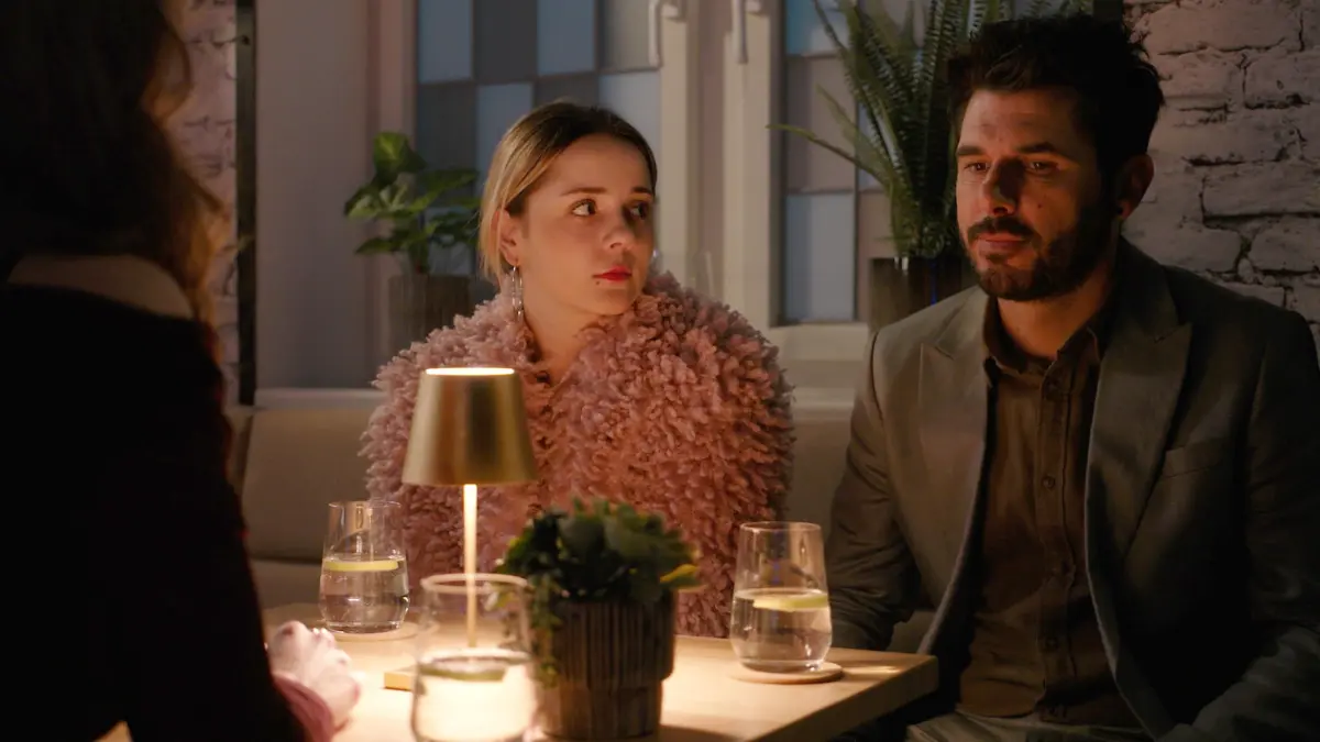 Valea (Antonia Kolano) soll endlich ihre Mutter Emma (Luisa XXX) kennenlernen. Matteo (Riccardo Angelini) hat Angst vor dieser Situation.