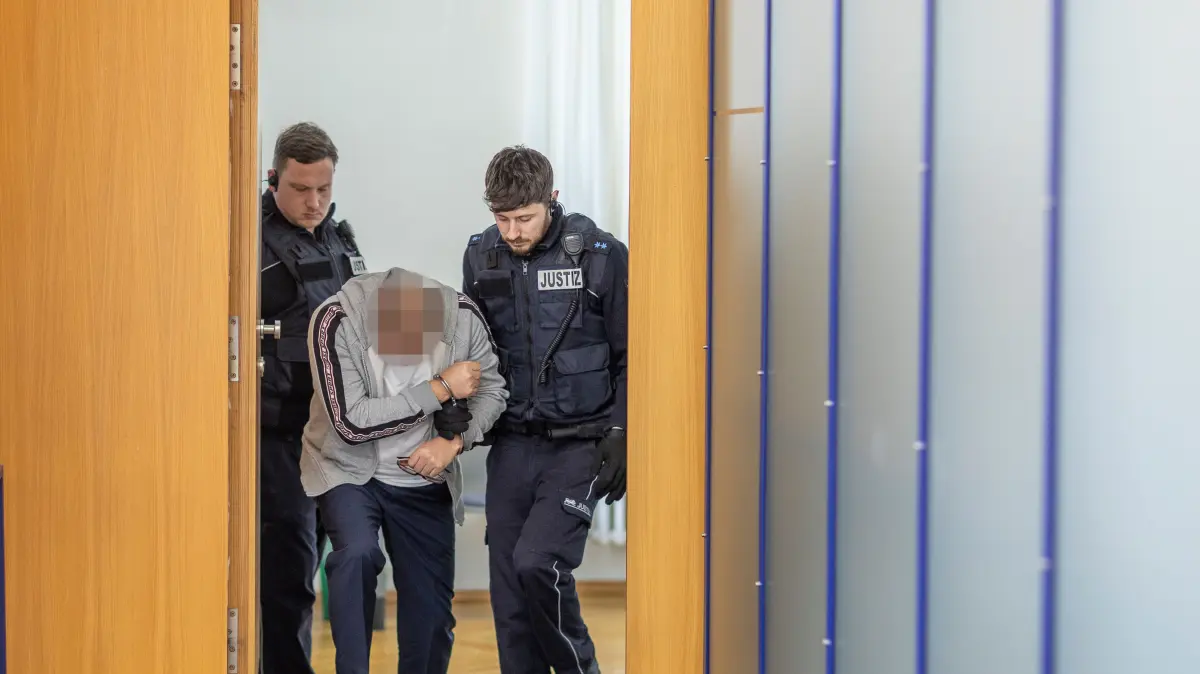 Prozessauftakt: Messerstecherei vor Döberladen- Mann attackiert Verlobten der Tochter, weil er mit der Hochzeit nicht einverstanden ist