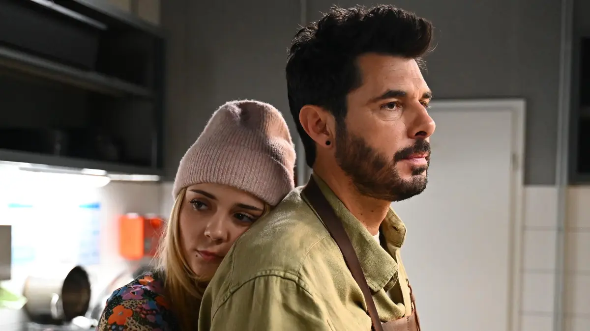 Matteo (Riccardo Angelini) und Valea (Antonia Kolano) werden in dieser Woche von einer Frau überrascht.