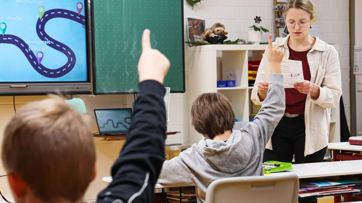 Die Schüler und Schülerinnen der Grundschule Untermünkheim dürfen sich freuen: Der Schulhof wird saniert.