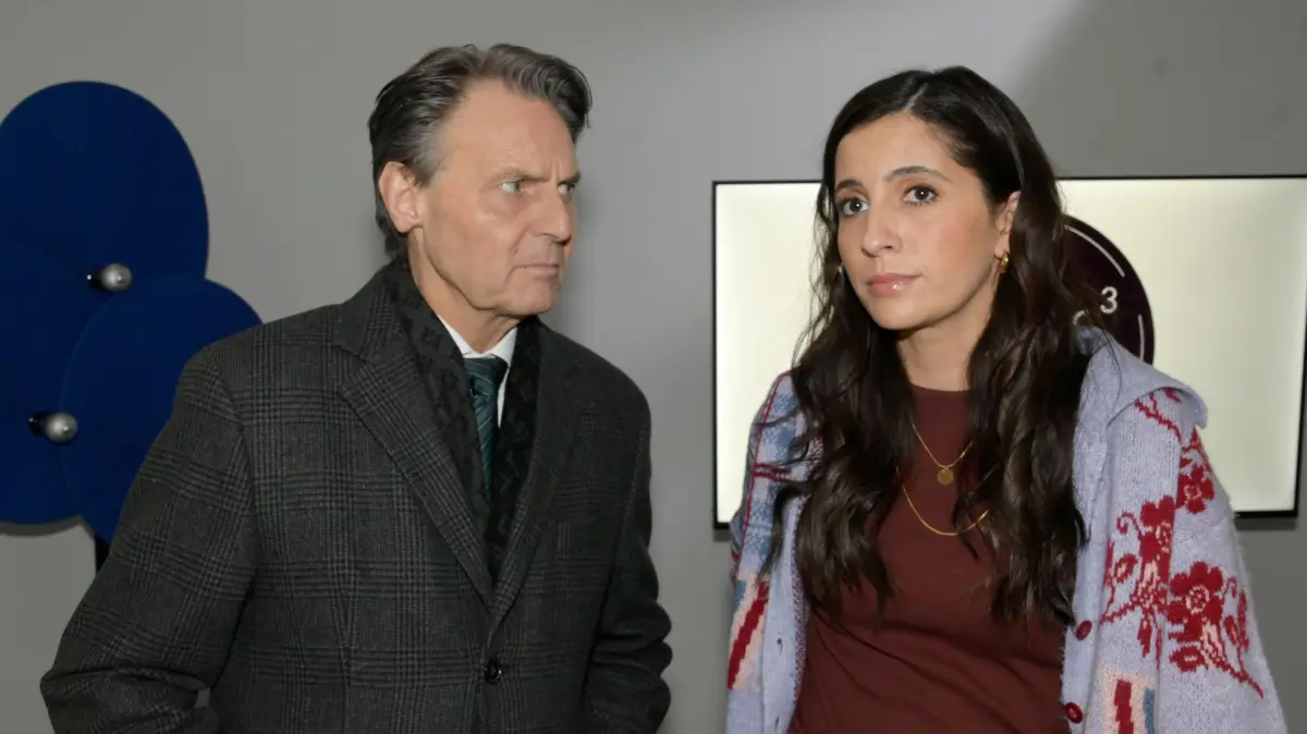 Jo Gerner (Wolfgang Bahro) und Laura (Chryssanthi Kavazi) suchen nach Beweisen gegen Zoe.