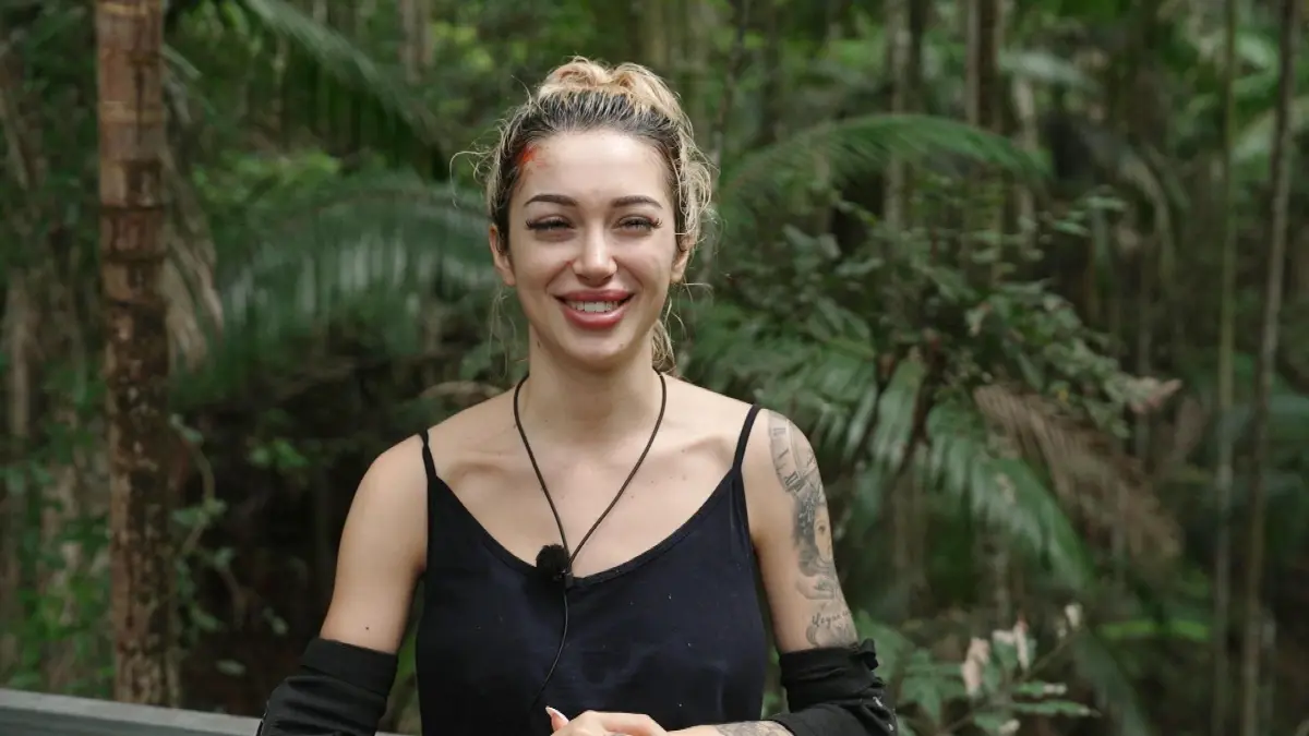 Am Tag 5 im „Dschungelcamp“ sichert sich Ariel in der Prüfung ganze vier Sterne.