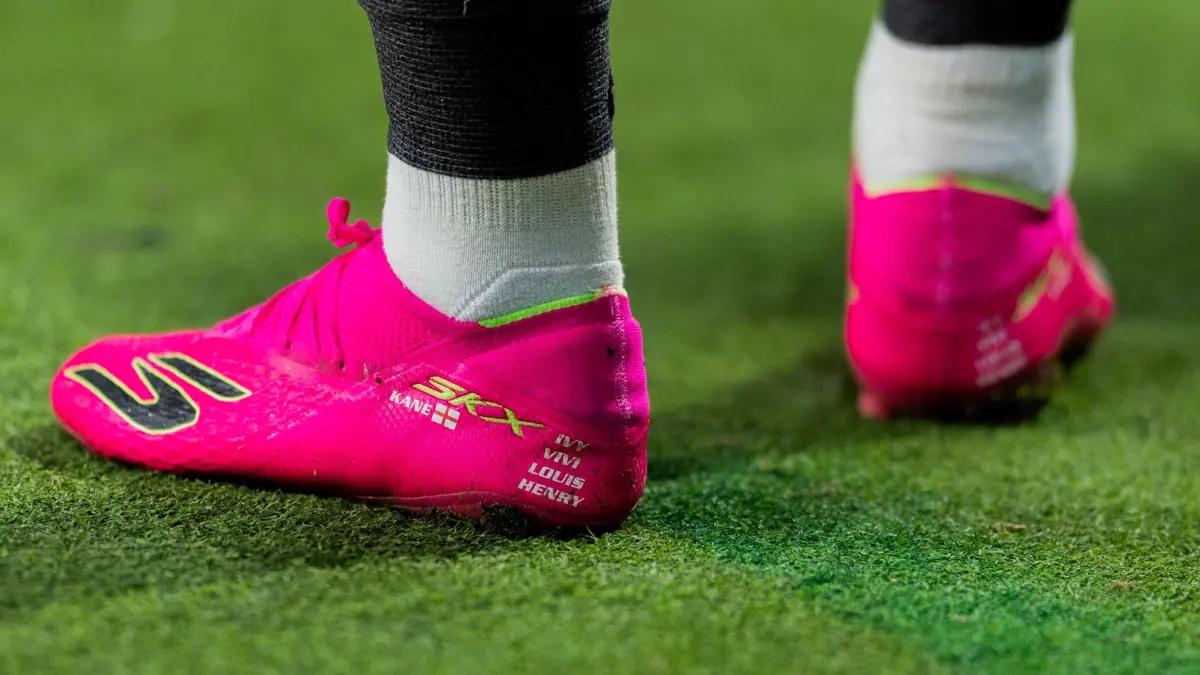 PSV Eindhoven - Bayern München: 28.01.2026, Niederlande, Eindhoven: Fußball: Champions League, PSV Eindhoven - Bayern München, Vorrunde, 8. Spieltag, Philips Stadion. Harry Kane (Bayern München) trägt Fußballschuhe mit den Namen seiner Kinder. Foto: Rolf Vennenbernd/dpa +++ dpa-Bildfunk +++