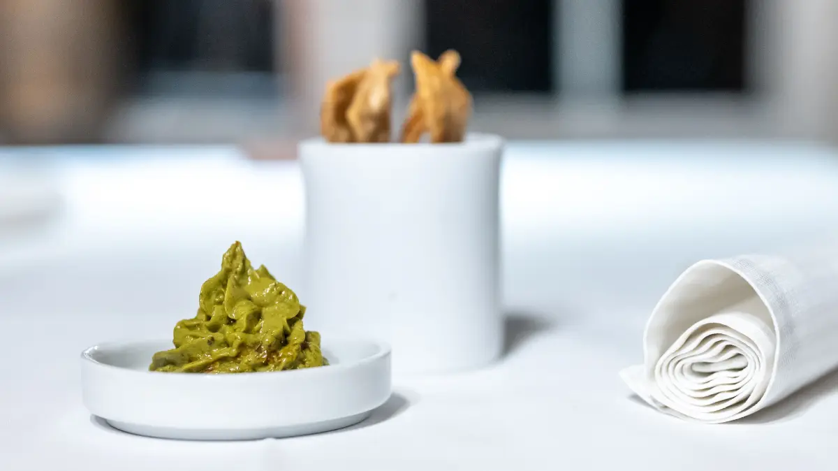 Italienisch interpretierte Guacamole wird als Gruß aus der Küche serviert.