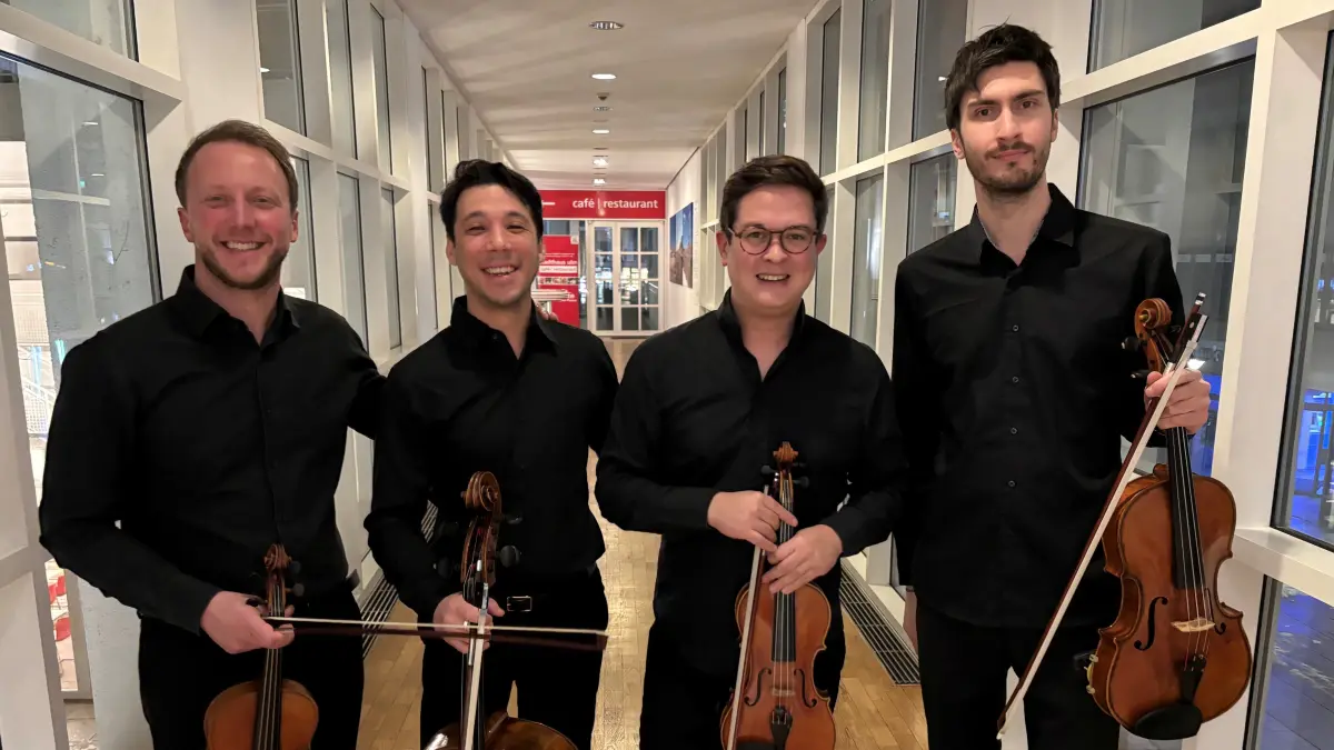 Das Quatour Van Kuijk vor dem Auftritt im Stadthaus: (von links) Sylvain Favre-Bulle, Anthony Kondo, Nicolas Van Kuijk und Paul Zientara.