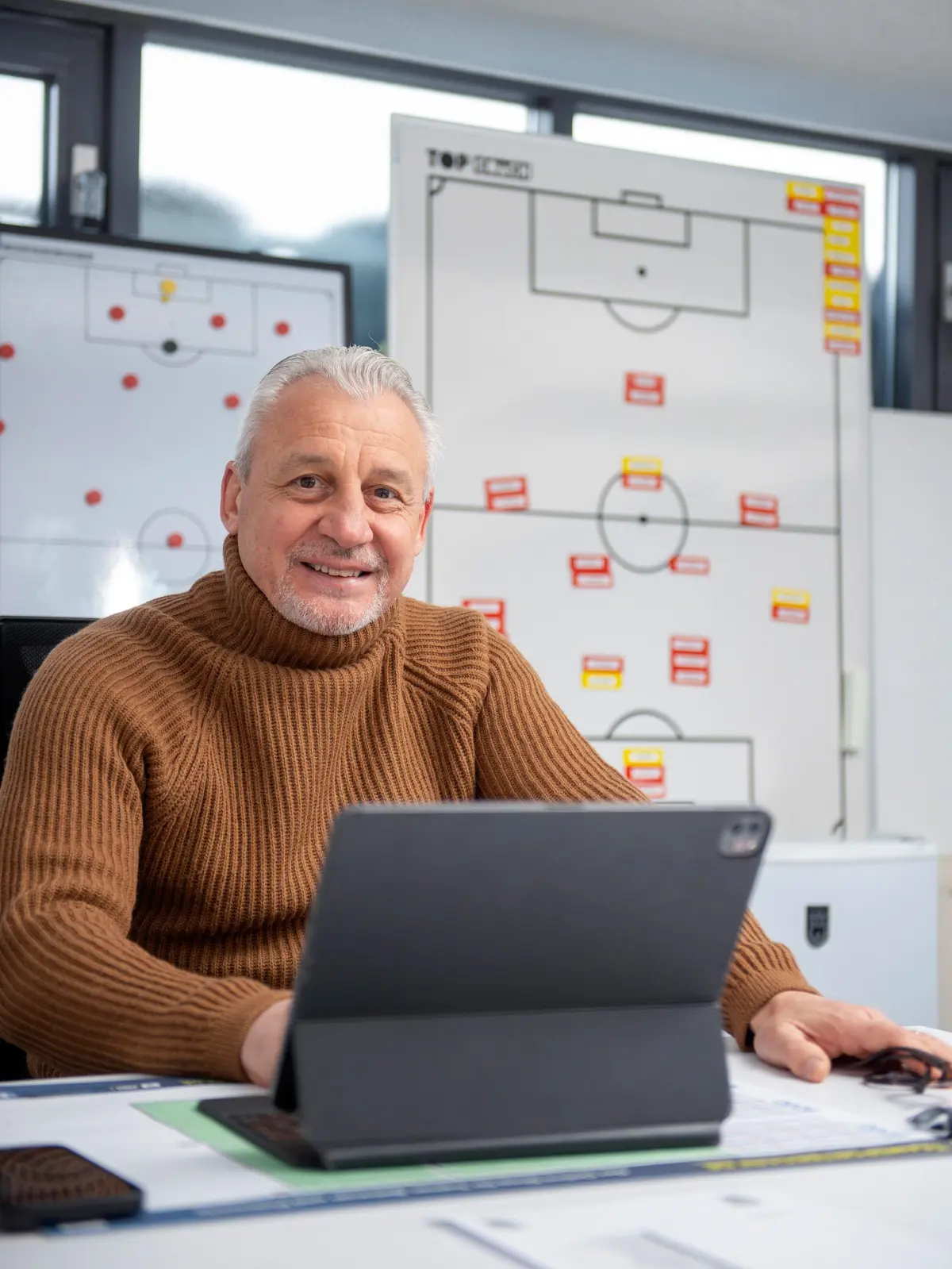 Der Trainer des SSV Ulm1846 Fußball, Pavel Dotchev, im Interview mit dem Stadtmagazin acht.neun.