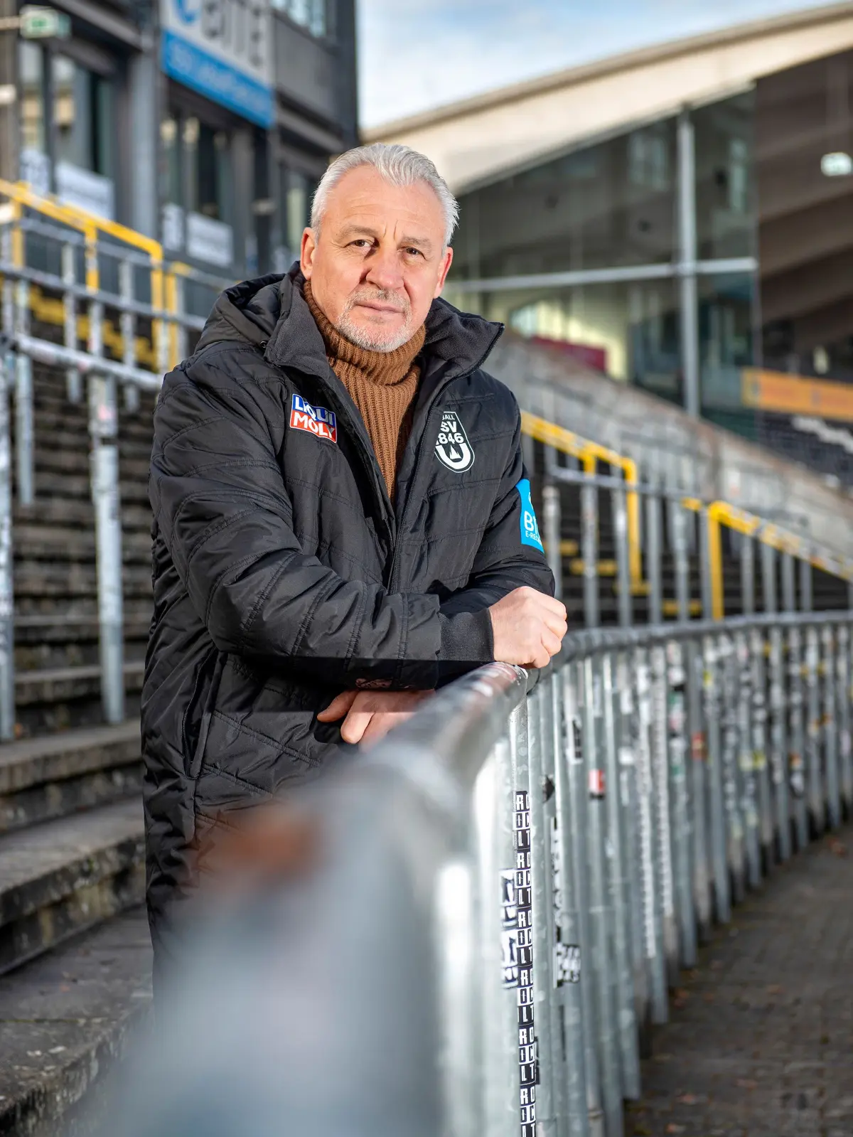 Der Trainer des SSV Ulm1846 Fußball, Pavel Dotchev, im Interview mit dem Stadtmagazin acht.neun.
