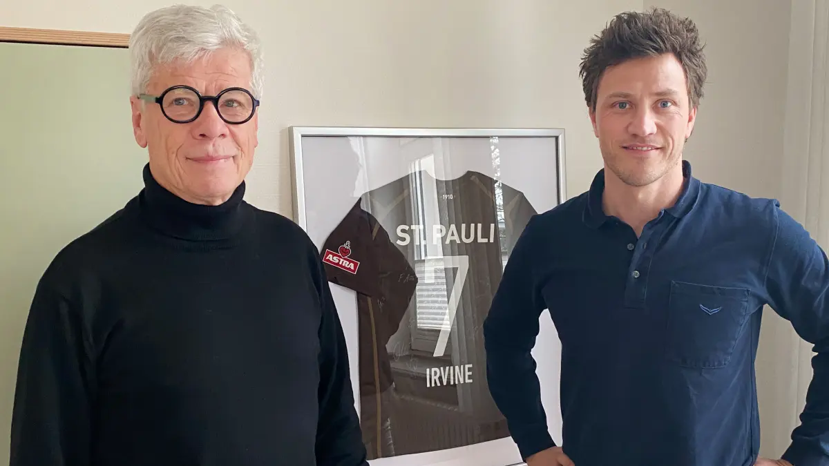 Dr. med. Hans-Jürgen X. Kleiner (links) hat seine Hechinger Praxis für Orthopädie und Unfallchirurgie jetzt an seinen Sohn Doctor-medic Kaspar Kleiner übergeben.