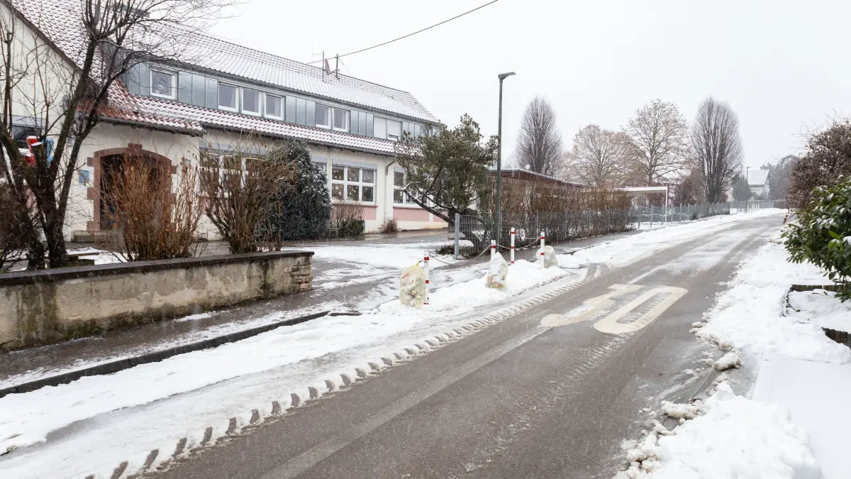Schlat Umfeld Schule Platz für Kinderhaus