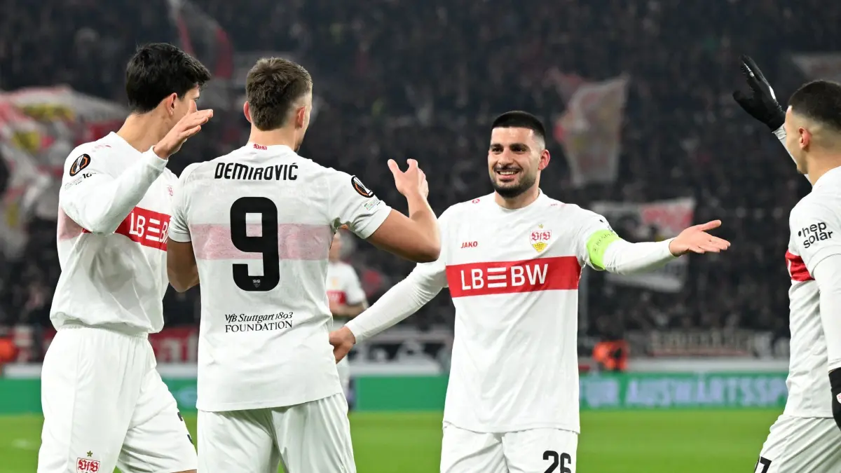 VfB Stuttgart - Young Boys Bern: 29.01.2026, Baden-Württemberg, Stuttgart: Fußball, Europa League, VfB Stuttgart - Young Boys Bern, Vorrunde, Spieltag 8, MHPArena, Ermedin Demirovic (VfB Stuttgart) (2.vl) bejubelt sein Tor zum 2:0 mit Deniz Undav (VfB Stuttgart). Foto: Bernd Weißbrod/dpa +++ dpa-Bildfunk +++