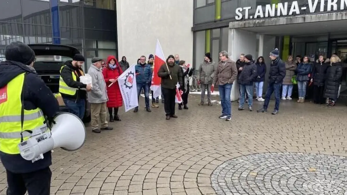 Gewerkschafter Jonas Schamburek von Verdi Ulm kritisierte die Gespräche des Landkreises mit dem SRH-Konzern über eine mögliche Privatisierung der Ellwanger Klinik.