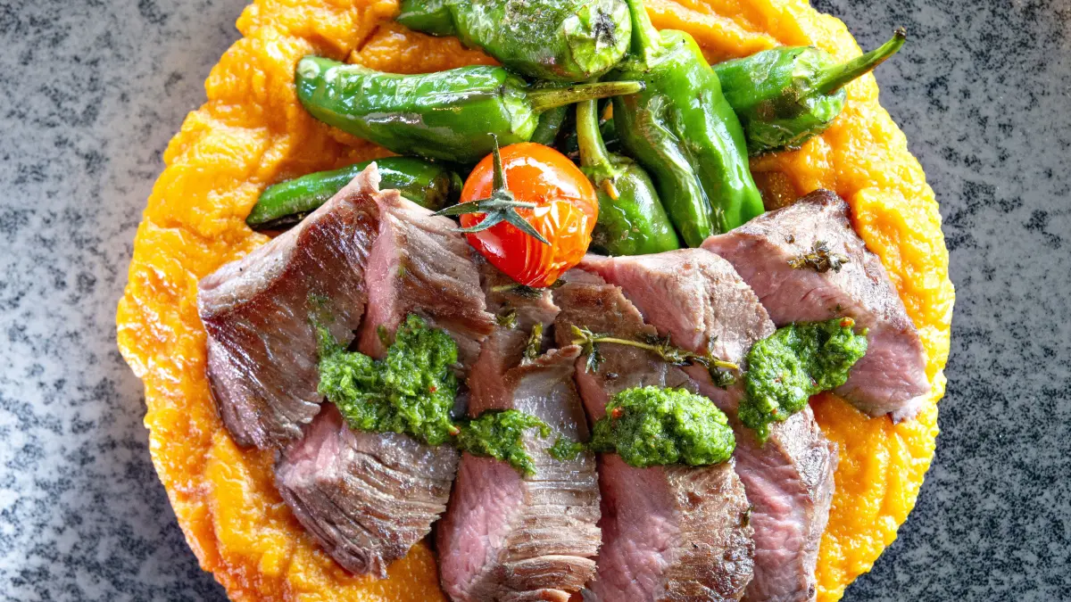 Flanksteak auf Süßkartoffelpüree