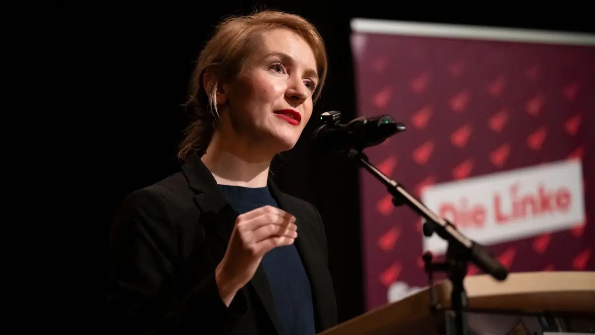 Ines Schwerdtner, Bundesvorsitzende der Linken, beim Neujahrsempfang der Linken in Tübingen. Etwa 300 Leute kamen in die Aula der Mensa Uhlandstraße.