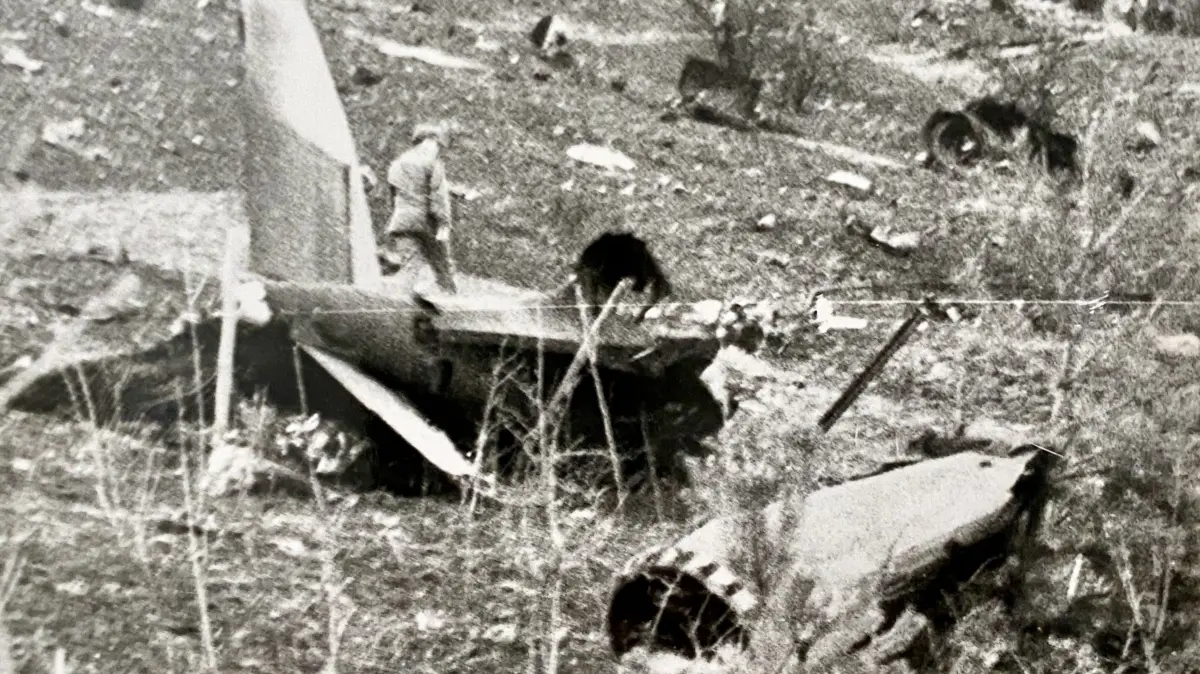 Beim Absturz eines US-Kampfbombers vom Typ „Phantom F-4“ am 23. März 1981 auf dem Hesselberg bei Dinkelsbühl starben beide Insassen.