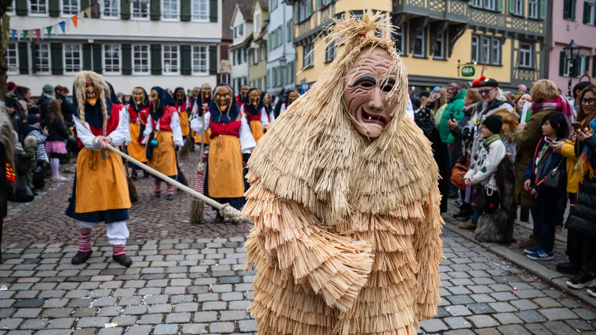 Der Tübinger Fasnetsumzug 2026 durch die Altstadt: Narrenzunft Hausen i.K.