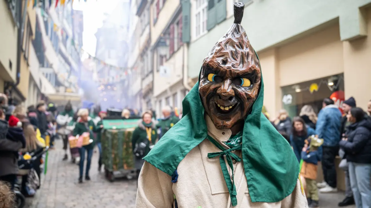 Der Tübinger Fasnetsumzug 2026 durch die Altstadt: Die Narrenzunft Pfrondorf mit ihren "Hutzel-Fressern".
