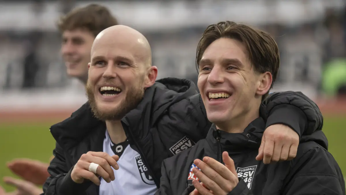 Fußball, SSV Ulm: So war das Heimspiel gegen den MSV Duisburg am 22. Drittliga-Spieltag, Zusammenhalt, Spaß, Marcel Seegert und Max Brandt
