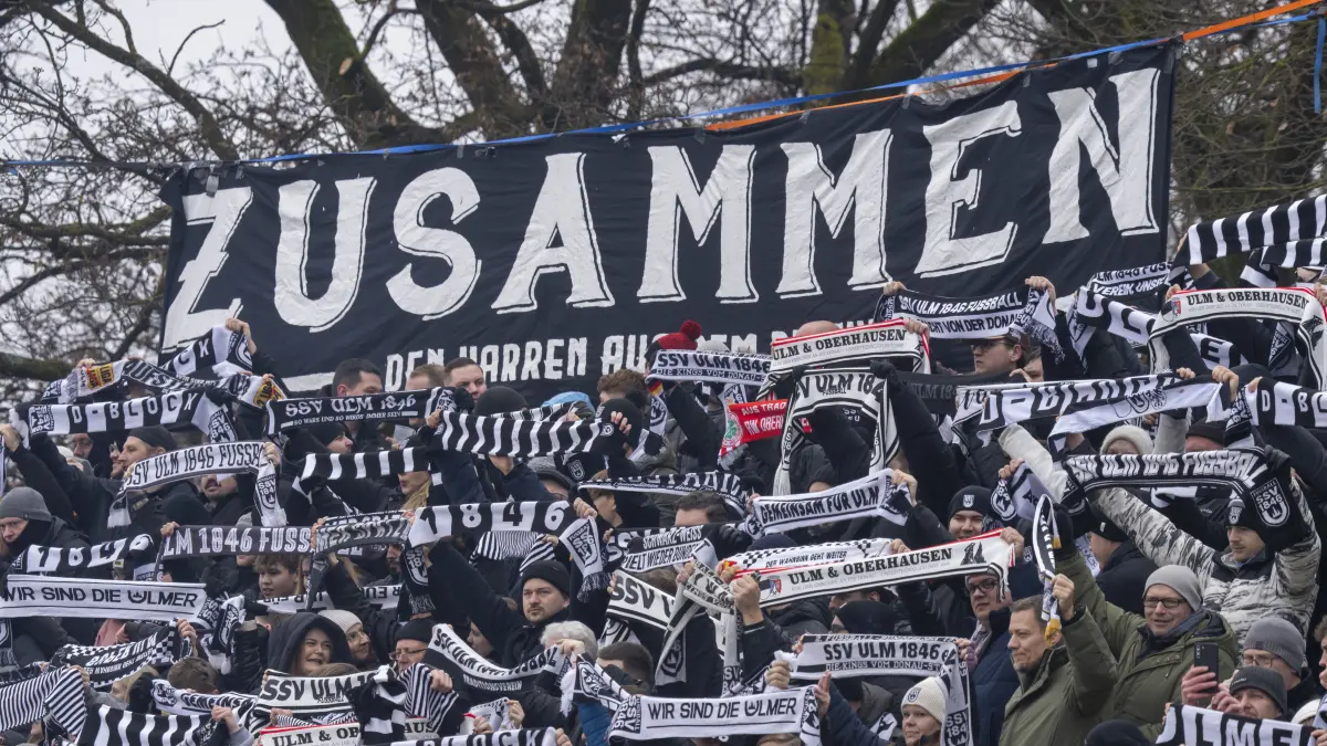 Fußball, SSV Ulm: So war das Heimspiel gegen den MSV Duisburg Mannschaft Fans, Zusammen, Symbol, Donaustadion, Ultras, D-Block
