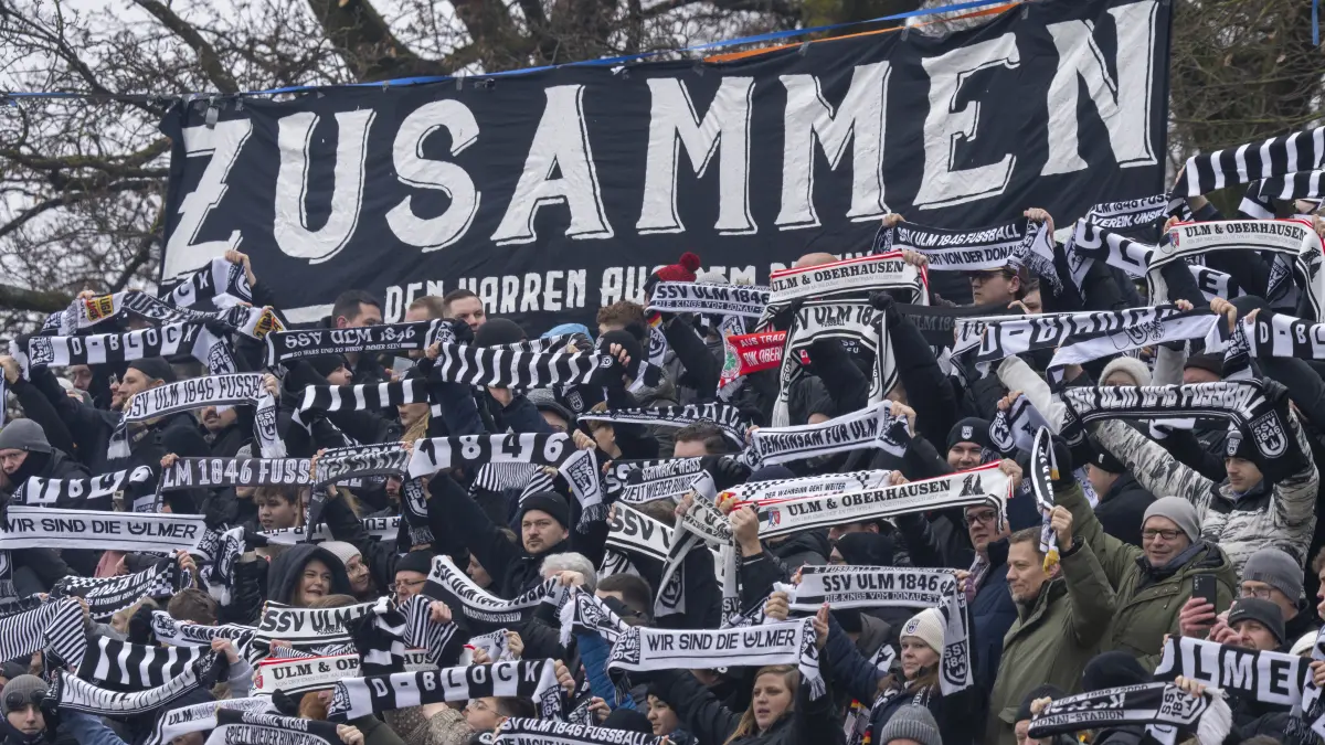 Fußball, SSV Ulm: So war das Heimspiel gegen den MSV Duisburg Mannschaft Fans, Zusammen, Symbol, Donaustadion, Ultras, D-Block