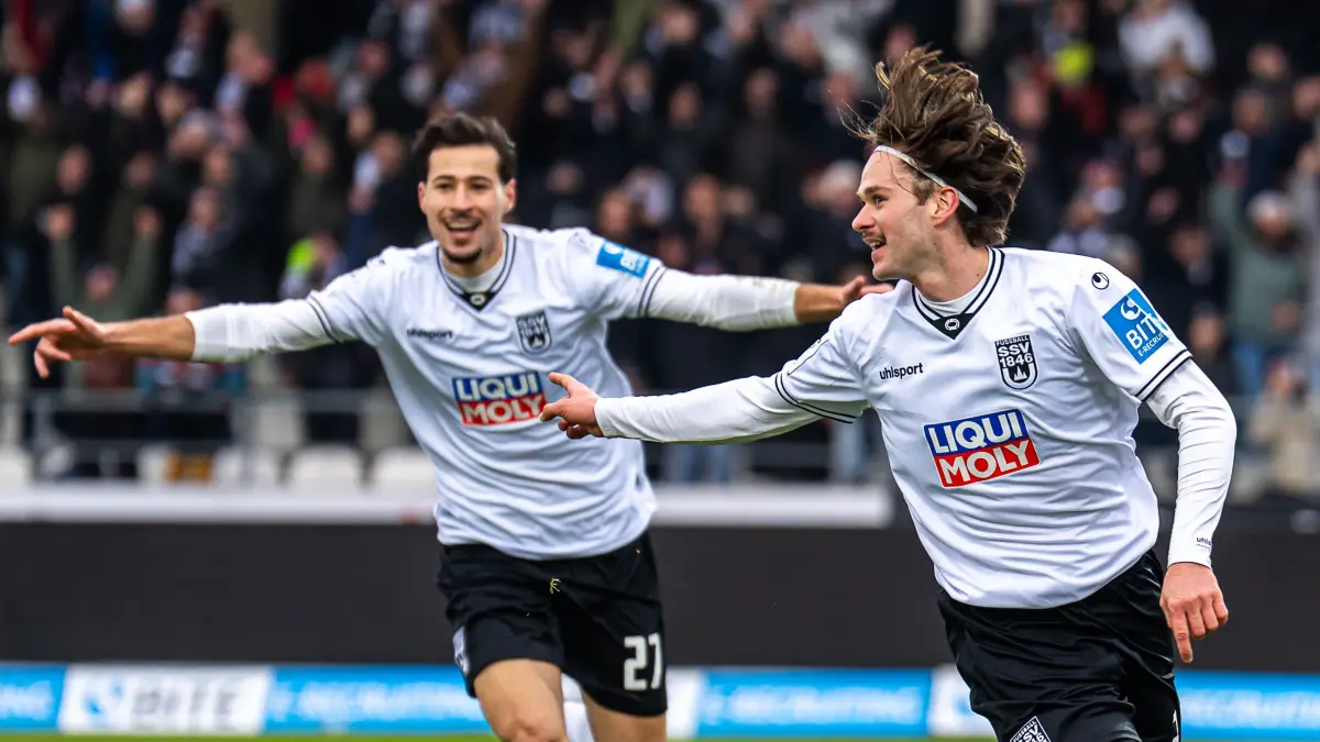 GER, SSV Ulm 1846 vs. MSV Duisburg, Fussball, 3. Liga, Spielzeit 2025/2026, 01.02.2026: Elias Loeder (SSV Ulm 1846, #25) hat sich nach seinem vermeintlichen Tor zu frueh gefreut, GER, SSV Ulm 1846 vs. MSV Duisburg, Fussball, 3. Liga, Spielzeit 2025/2026, 01.02.2026,
DFB/DFL regulations prohibit any use of photographs as image sequences and/or quasi-video.
Foto: Eibner-Pressefoto/Michael Schmidt