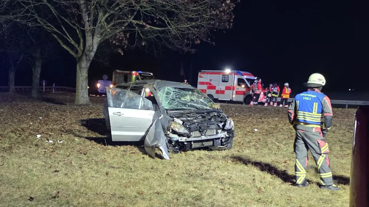 Überhöhte Geschwindigkeit führte zum Unfall auf der B27 mit sieben Verletzten und hohem Sachschaden.