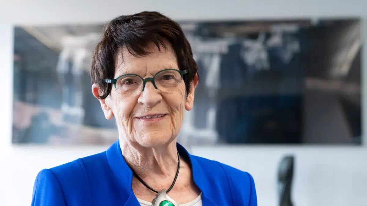 Unbequem und ihrer Zeit voraus - Rita Süssmuth ist tot: ARCHIV - 11.06.2020, Berlin: Rita Süssmuth (CDU), ehemalige Bundestagspräsidentin steht in ihrem Büro im Deutschen Bundestag. (zu dpa: «Unbequem und ihrer Zeit voraus – Rita Süssmuth ist tot») Foto: Bernd von Jutrczenka/dpa +++ dpa-Bildfunk +++